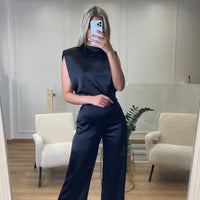 Combinaison noire satinée dos nu