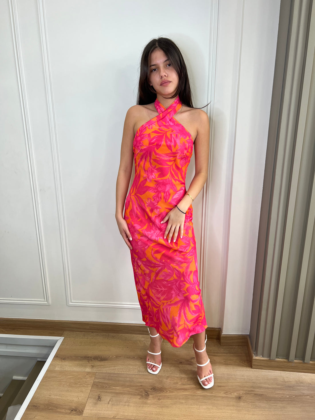 Robe fleurie à encolure américaine