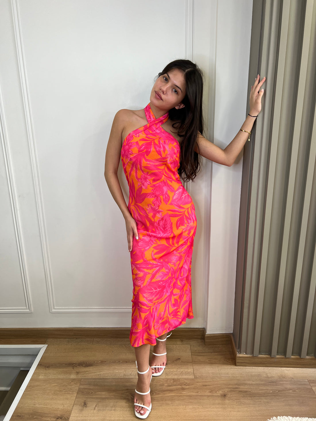 Robe fleurie à encolure américaine