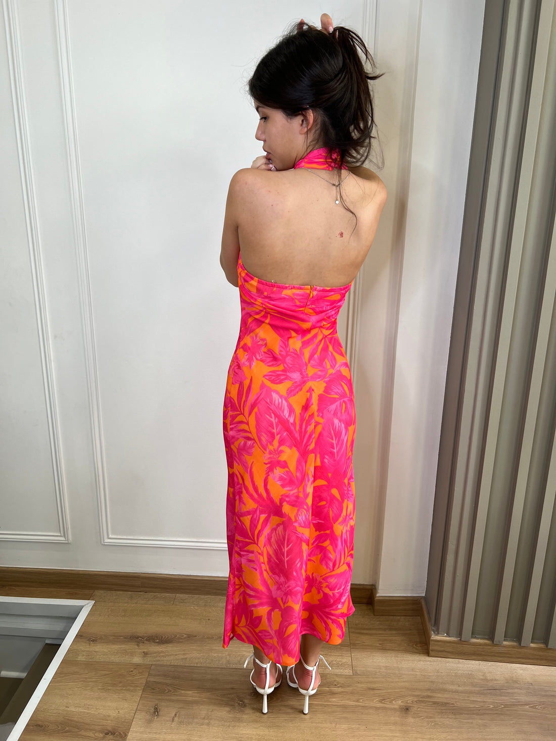 Robe fleurie à encolure américaine