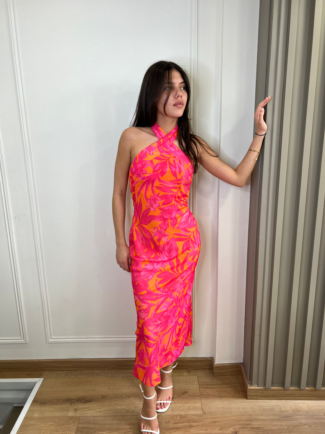 Robe fleurie à encolure américaine