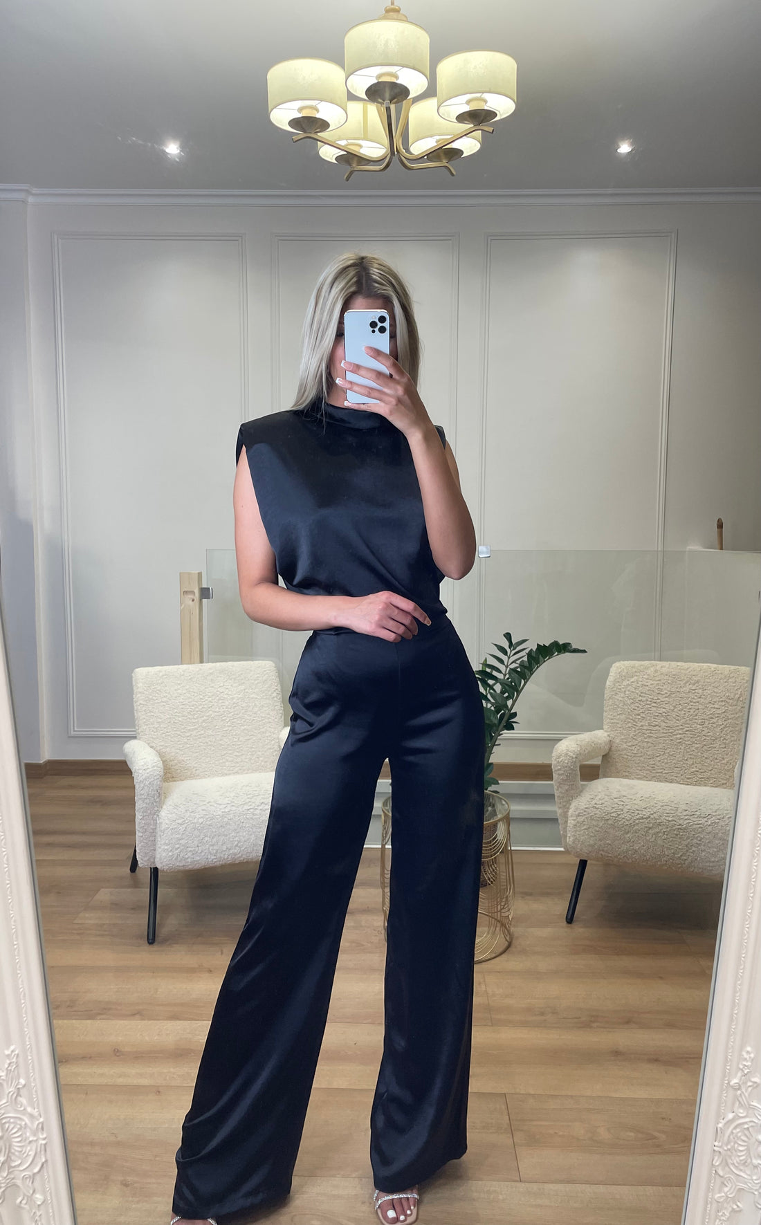 Combinaison noire satinée dos nu