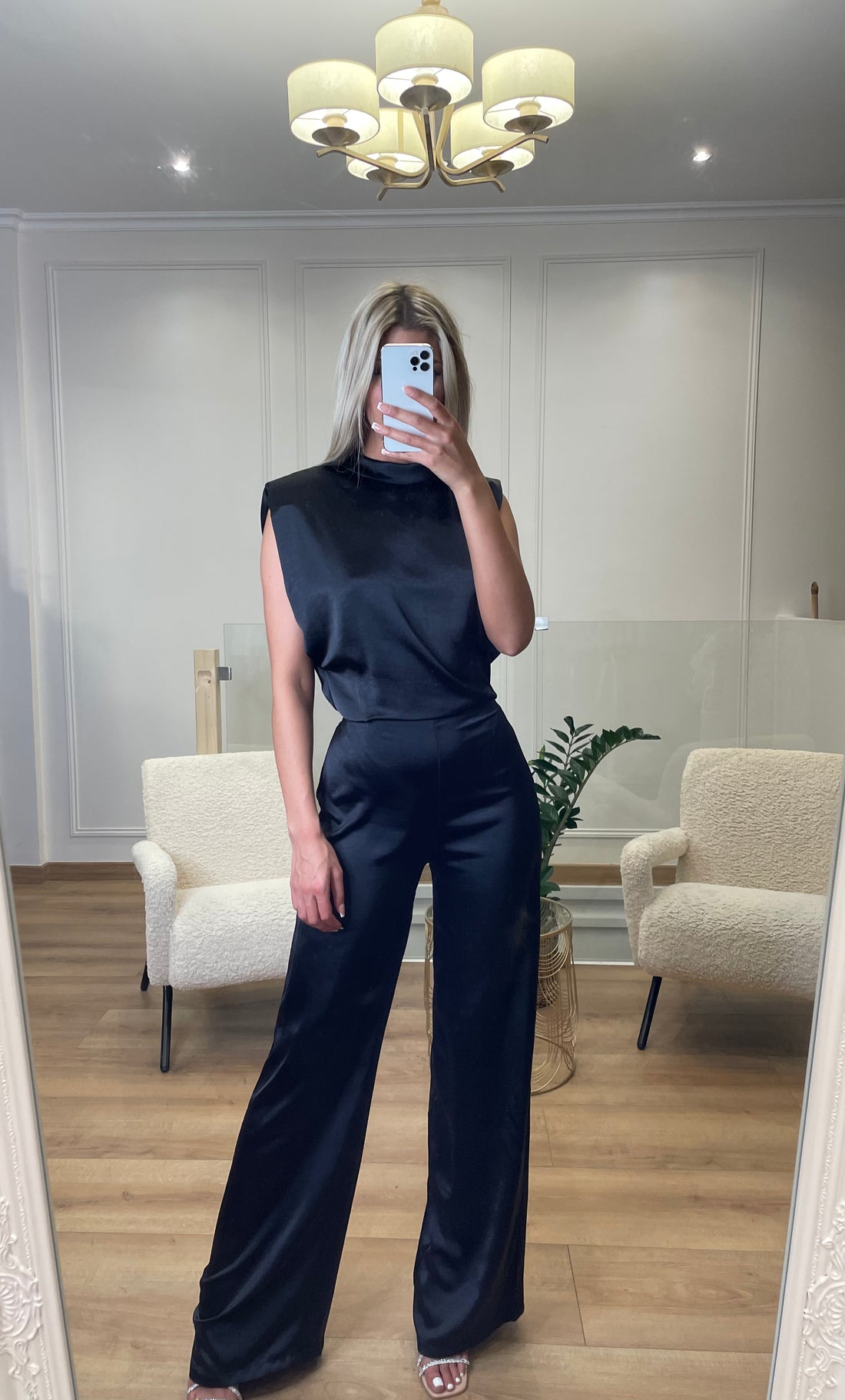 Combinaison noire satinée dos nu